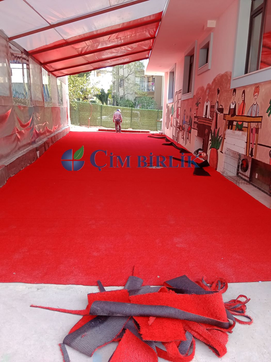 Kolej Bahçesi – Kırmızı Çim